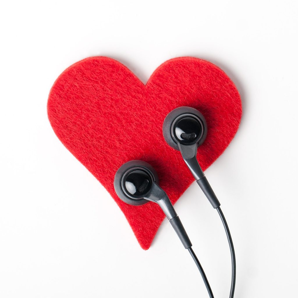 heart, earphones, object, listen, headphones, listen, listen, listen, listen, listen, headphones, headphones, headphones-1187266.jpg